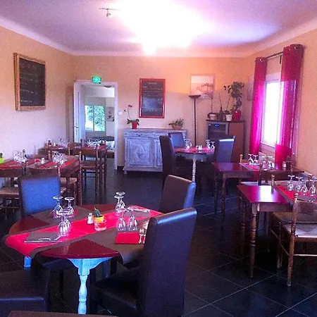 Le Robinson Hotel *